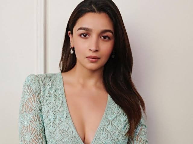 Alia Bhatt 5 Questions Quiz